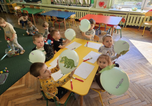 Balony ozdobione dinozaurami.
