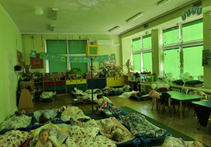 Leżakowanie z dinozaurami.