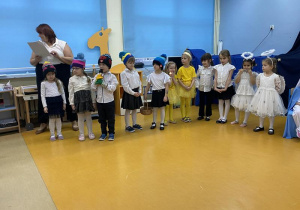 Dzieci w trakcie przedstawienia.