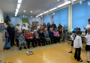 W oczekiwaniu na występ.