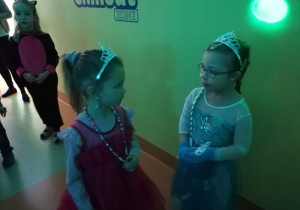 Dwie księżniczki - Liwia i Weronika.