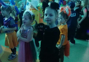 Dziewczynki podczas zabawy.