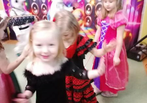 Dwie damy i księżniczka.