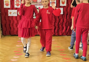 prezentacja walentynkowych strojów