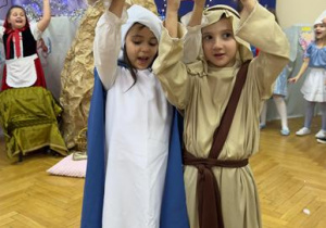 Maryja z Józefem oddają cześć Jezuskowi