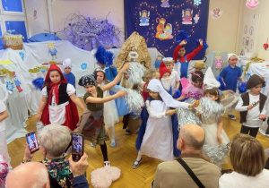 witamy tańcem gości