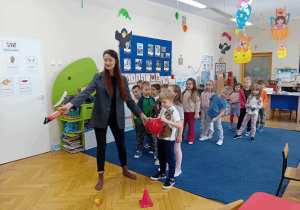 Zabawa w gaszenie pożaru.