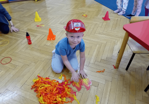 Chłopiec jako strażak.