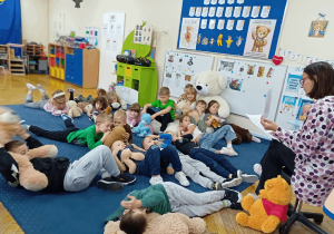 Wyciszenie przy bajce relaksacyjnej.