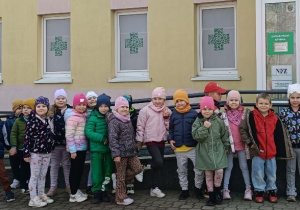 Przed Apteką "Natura".