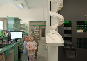 Leki na mini zjeżdżalni.