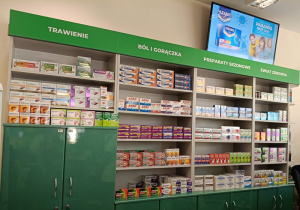 Leki na pólkach.