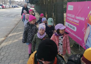 W drodze do biblioteki.