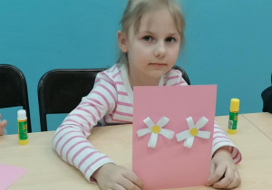 Marysia i jej stokrotki.