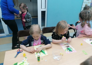 Pola i Eliza przy pracy.