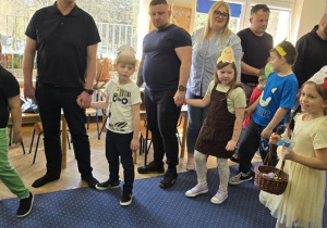 szukamy pisanki w koszyczku