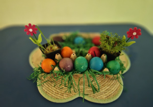 Jajka barwione w przedszkolu.