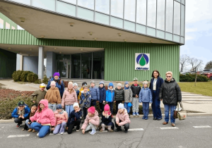 Zdjęcie przed fabryką Orifarm.