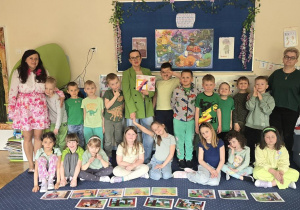 spotkanie czytelnicze z mamą Zosi Sz. - wspólna fotografia