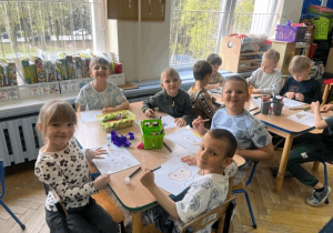 Wykonywanie pracy plastycznej.
