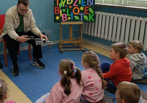 Poznanie zasad działania statku powietrznego.