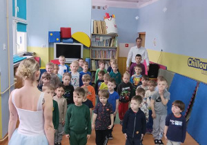 Chłopcy zaczynają naukę.