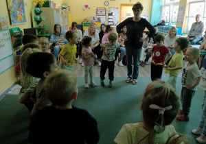 Zabawa z piosenką Motylki