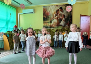 Misia, Kornelka i Laurka śpiewają piosenkę Mój świat