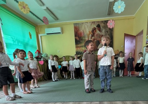 Staś i Arturek w piosence Rodzina to my