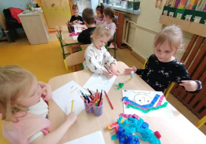 Pierwsze fryzury już powstają.