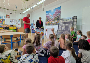 Teoretyczne przygotowanie grupy „Biedronki” przed przygodą nad wodą.