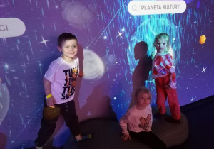 Kaja, Eliza i Filip w kosmicznej krainie.