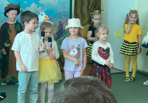 Przedszkolaki podczas występu.