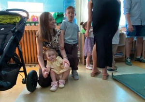 Filip z mama i z siostrą.