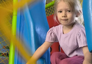 Eliza zaraz będzie na dole.