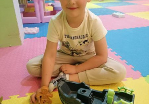 Julek w krainie zabawek.