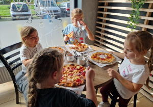 Degustacja pizzy.