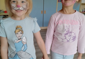 Marcysia - króliczek i Laura - kotek