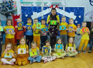 Kolorkowy Dzień Żółty z reniferem Rudolfem - zapoznanie z przysłowiem "Kto pod kim dołki kopie..."