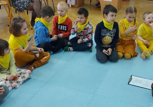 obserwujemy układ języka przy wymowie głoski "r"