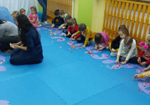 kolorowe skrzydełka - praca plastyczna