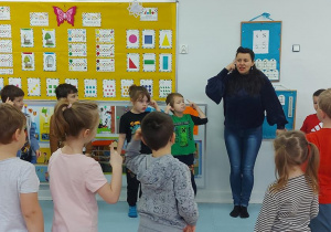 ilustacja ruchowa piosenki do poznanego przysłowia
