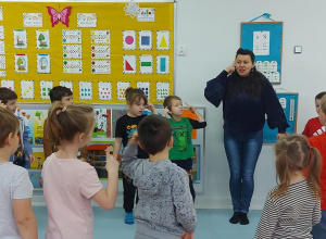 "Paluszek i główka to szkolna wymówka" - zapoznanie z przysłowiem