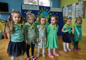 Dziewczynki mówią o ekologicznych zasadach