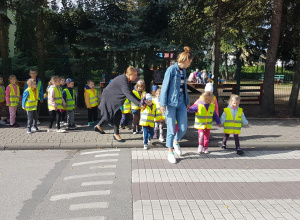 Spacer na skrzyżowanie świetlne