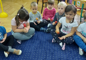 rytmizujemy piosenkę za pomocą marakasów 1