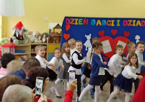 Taniec przedszkolaków do piosenki Layli