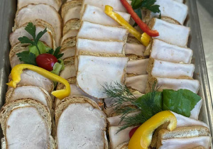 Schabik wyrobu własnego na kanapeczkach