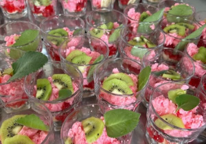 Galaretka owocowa z bananem, kiwi i jogurtem