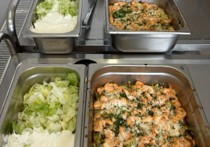 Zapiekanka ziemniaczana z łososiem i cukinią